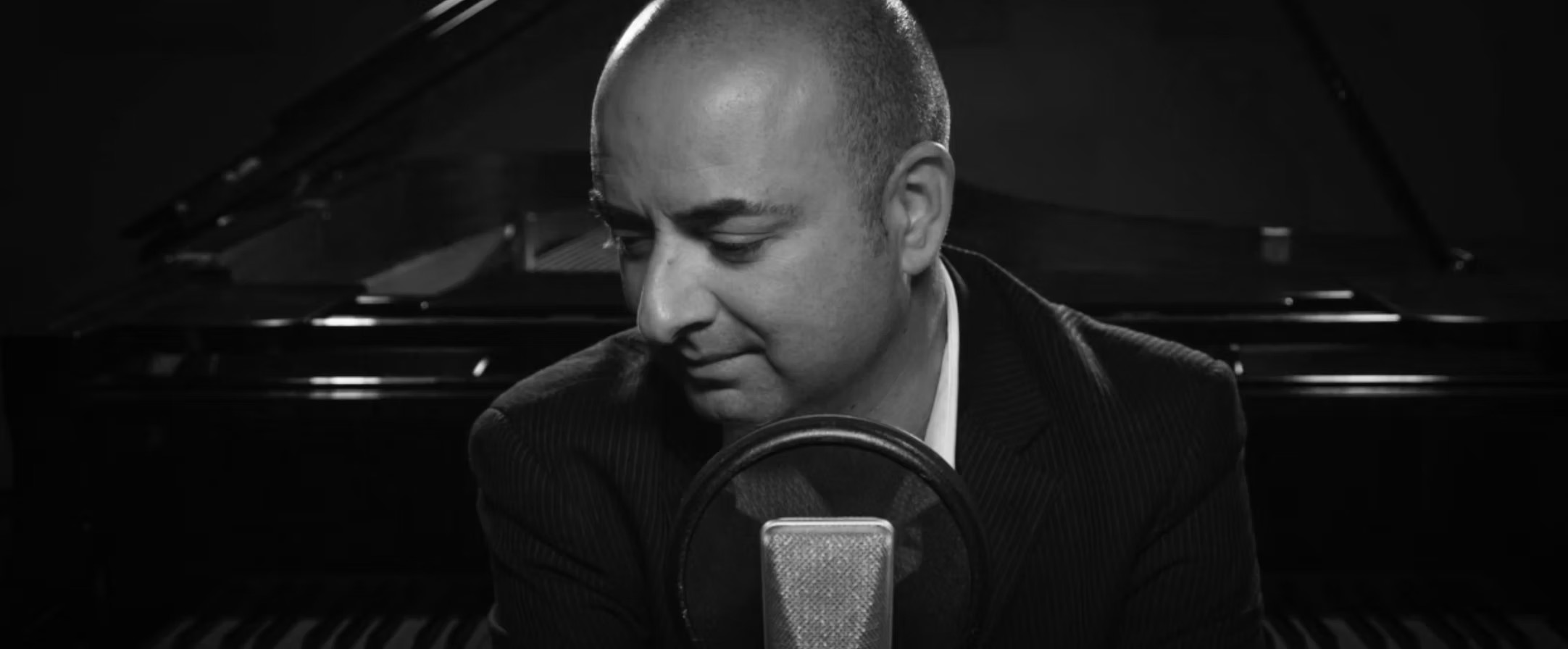 Mikhail Hallak al piano
